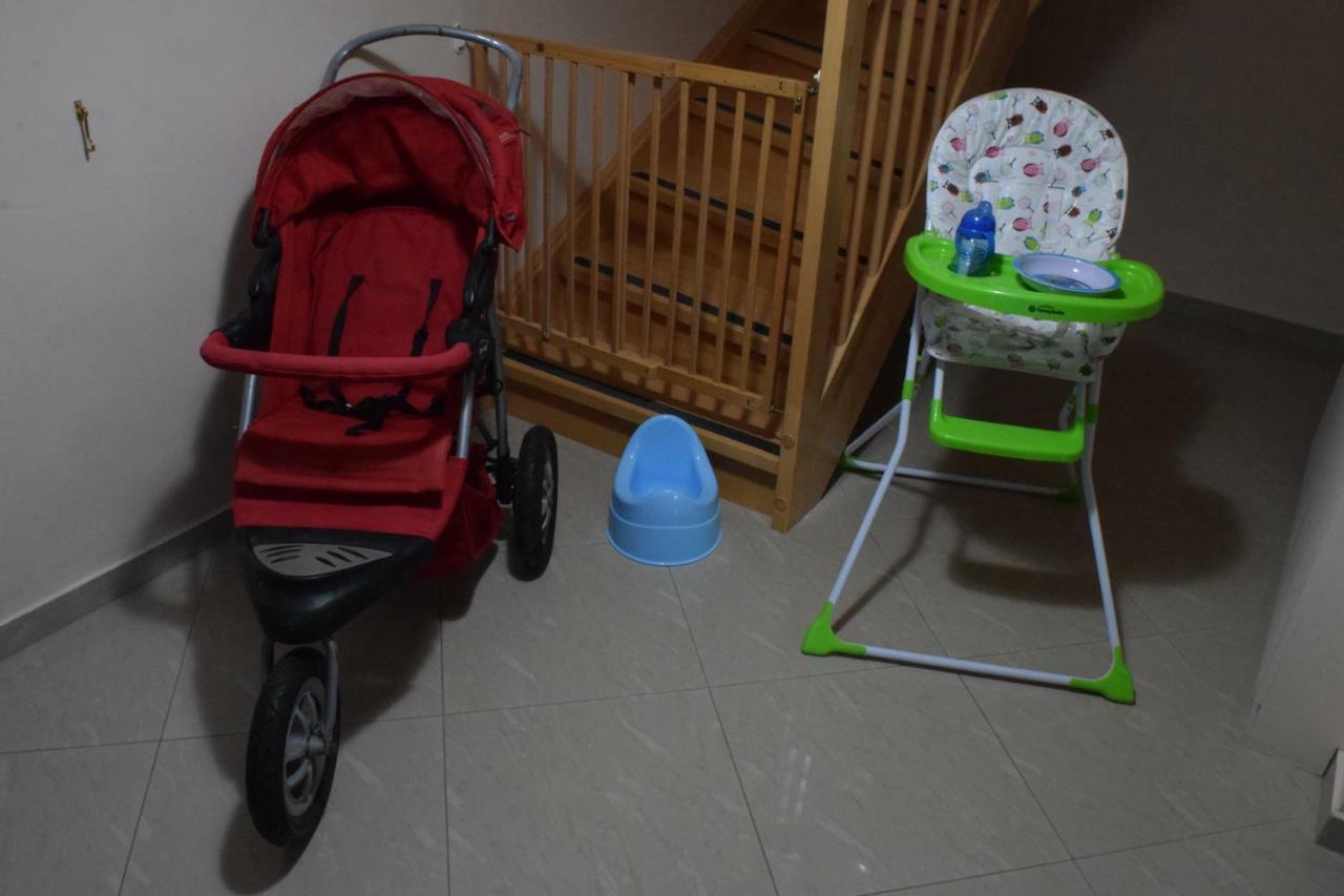 Kid & Holiday 1 Katakalion Luaran gambar